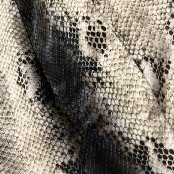 Fashion Nova snakeskin mini skirt. Brand new - Picture 2 of 4